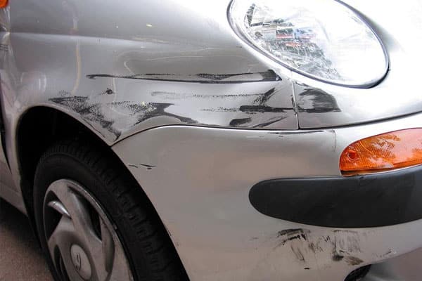 Las partes de tu coche que más arañazos sufren