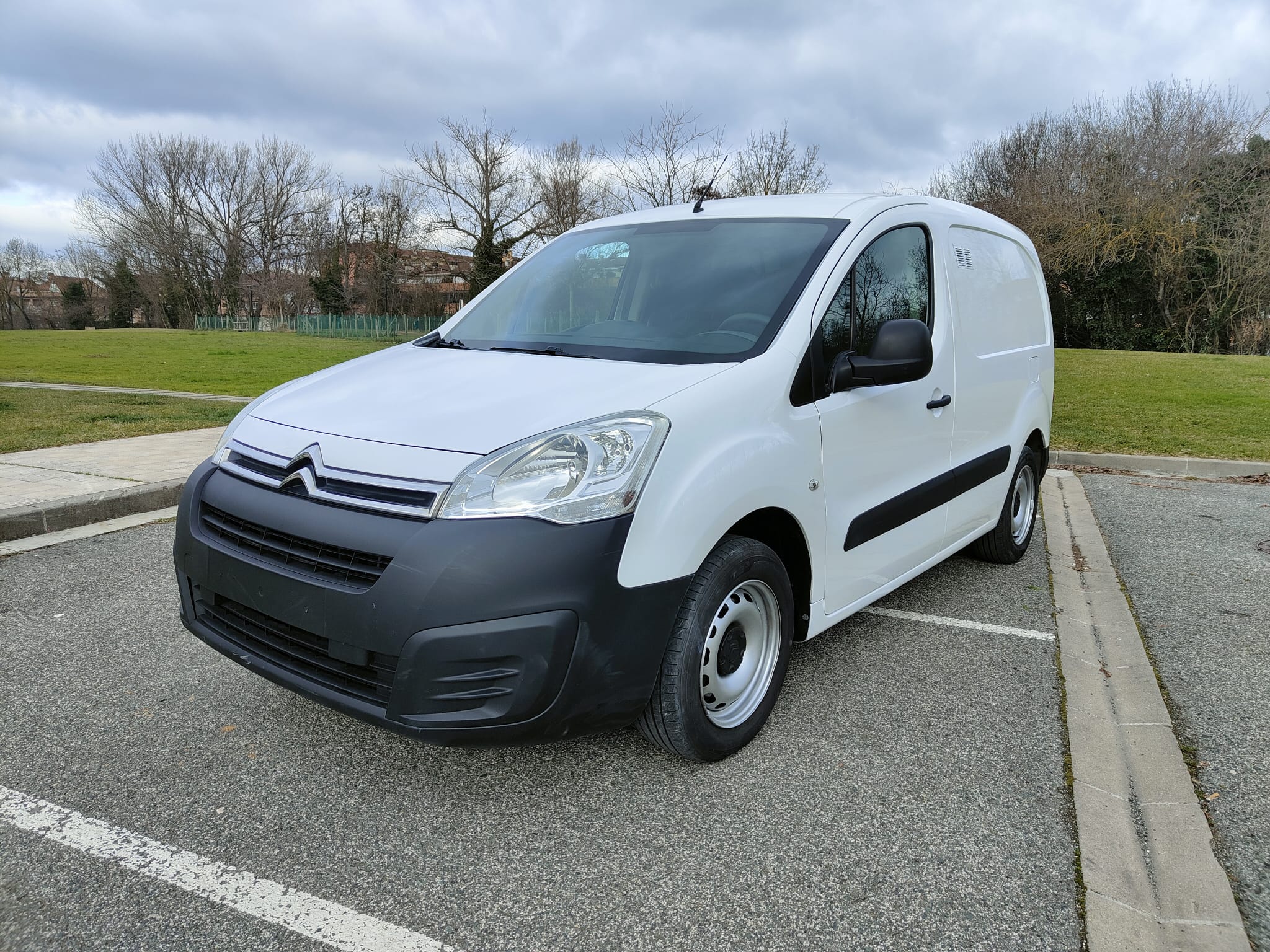 CITROEN BERLINGO M 1.6BlueHDI 100 CV 3 asientos Pta Lateral (con doble airbag)+NAVI