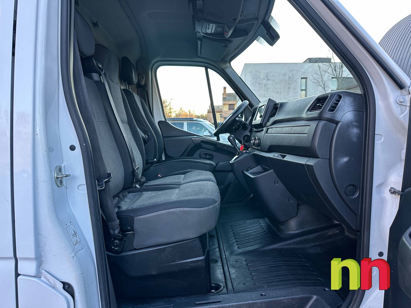 CITROEN JUMPER 4-40 CARROZADA CON PLATAFORMA Y PUERTA LATERAL 2.2HDi 130CV carga útil 1.105KG