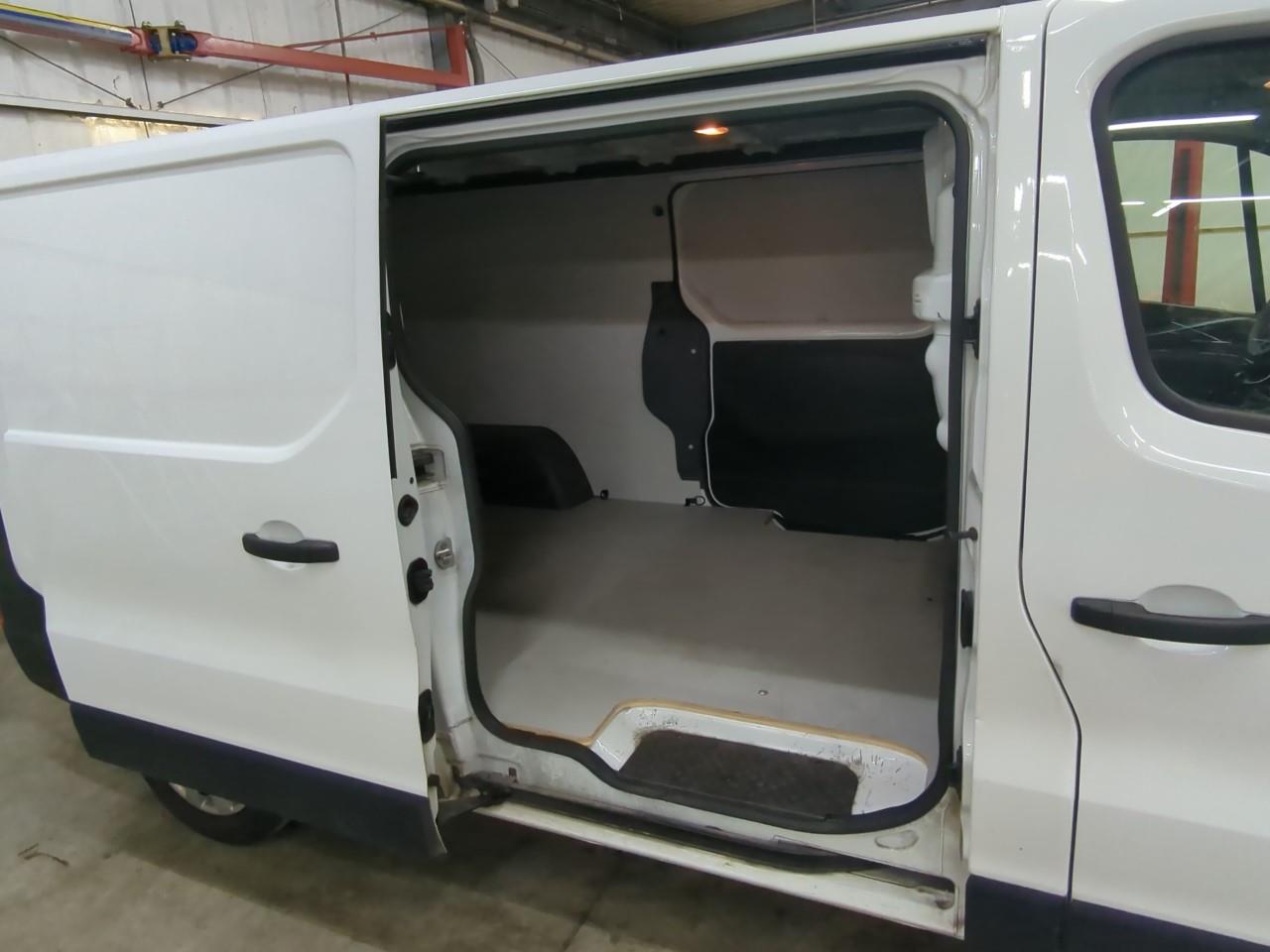 RENAULT TRAFIC L2H1 FG 1300 2.0DCI 120CV DOBLE PUERTA LATERAL +NAVI