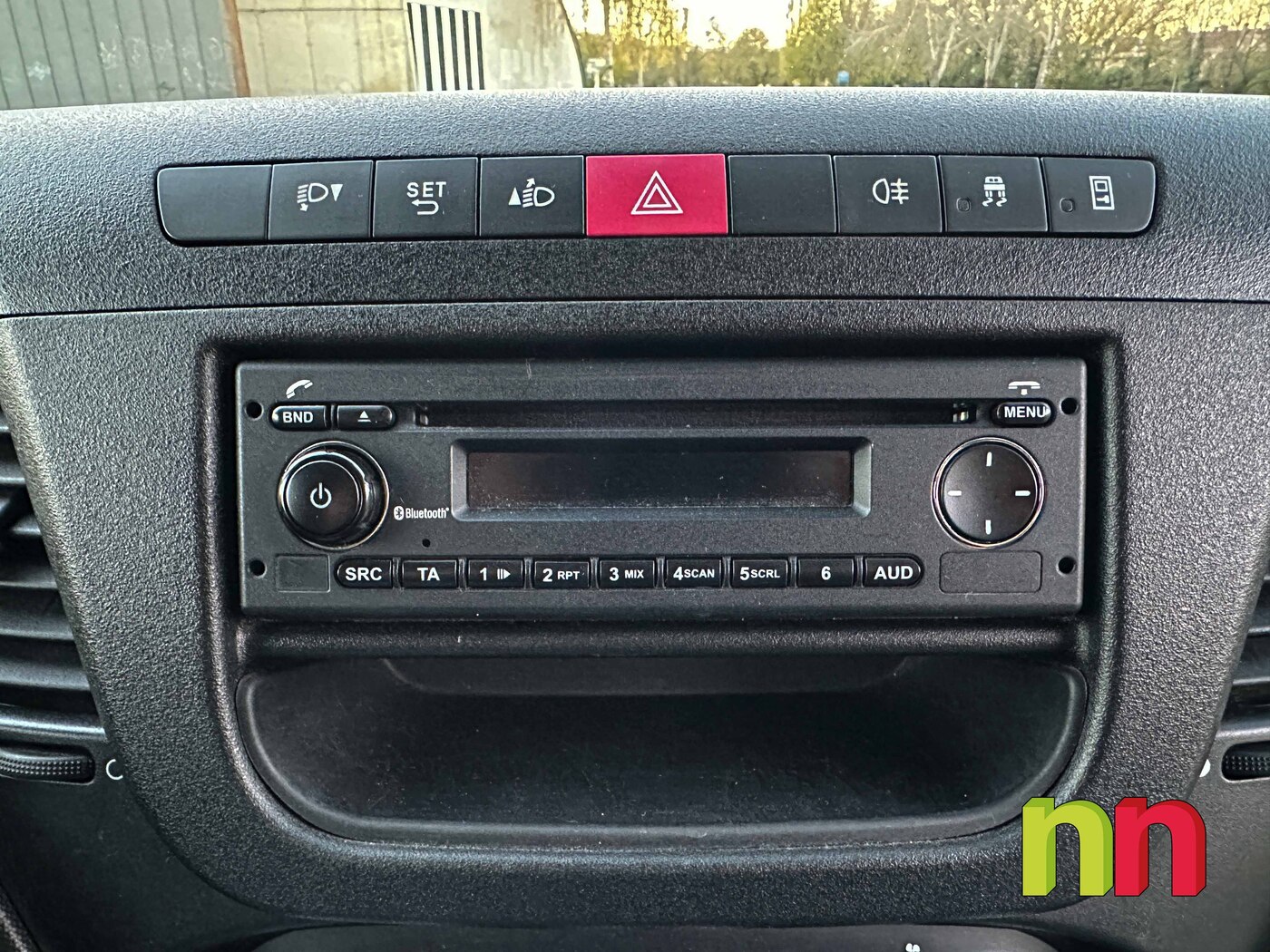 IVECO CARROZADA PLATAFORMA 2.3 155CV DOBLE RUEDA Y PUERTA LATERAL