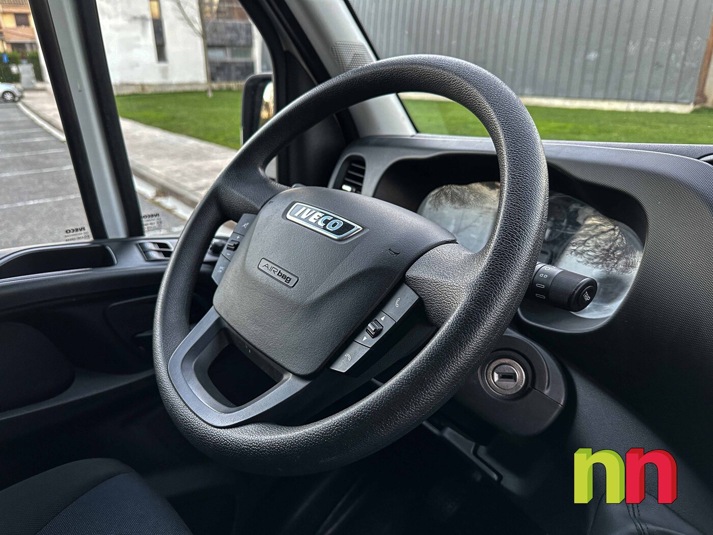 IVECO CARROZADA PLATAFORMA 2.3 155CV DOBLE RUEDA Y PUERTA LATERAL