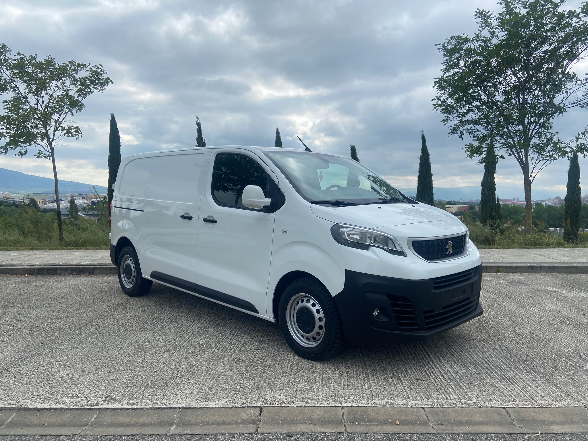 PEUGEOT EXPERT FG STD 2.0BlueHDi 120CV S&S Premium +NAVI (doble puerta lateral)