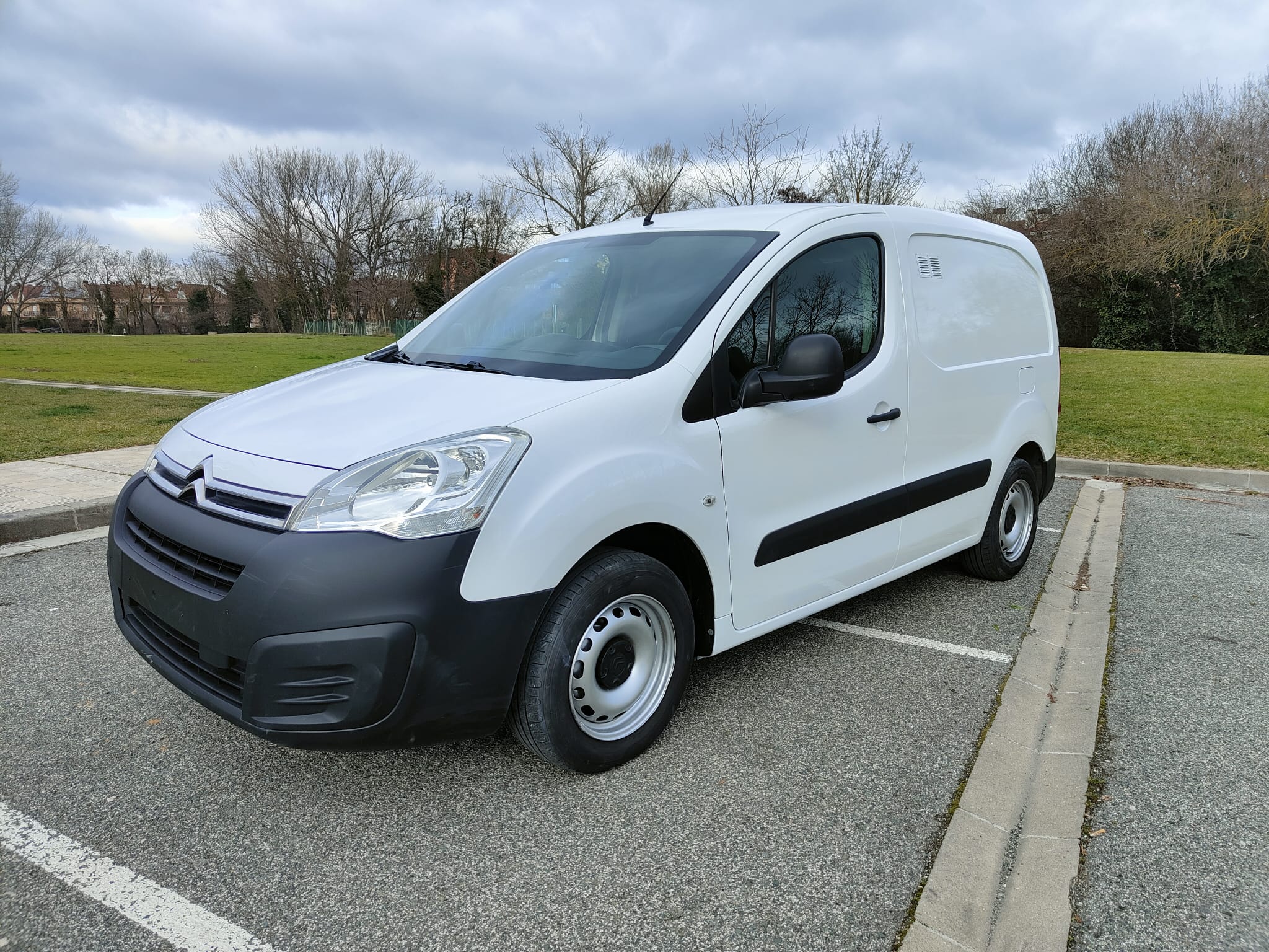 CITROEN BERLINGO M 1.6BlueHDI 100 CV 3 asientos Pta Lateral (con doble airbag)+NAVI
