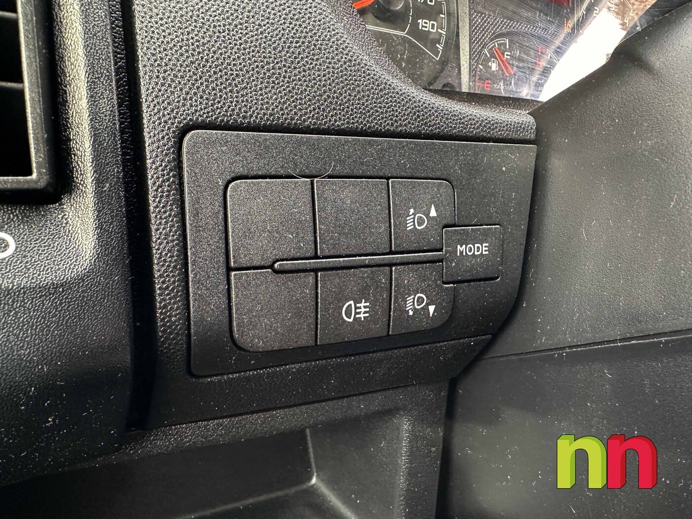 CITROEN JUMPER 4-40 CARROZADA CON PLATAFORMA Y PUERTA LATERAL 2.2HDi 130CV carga útil 1.105KG