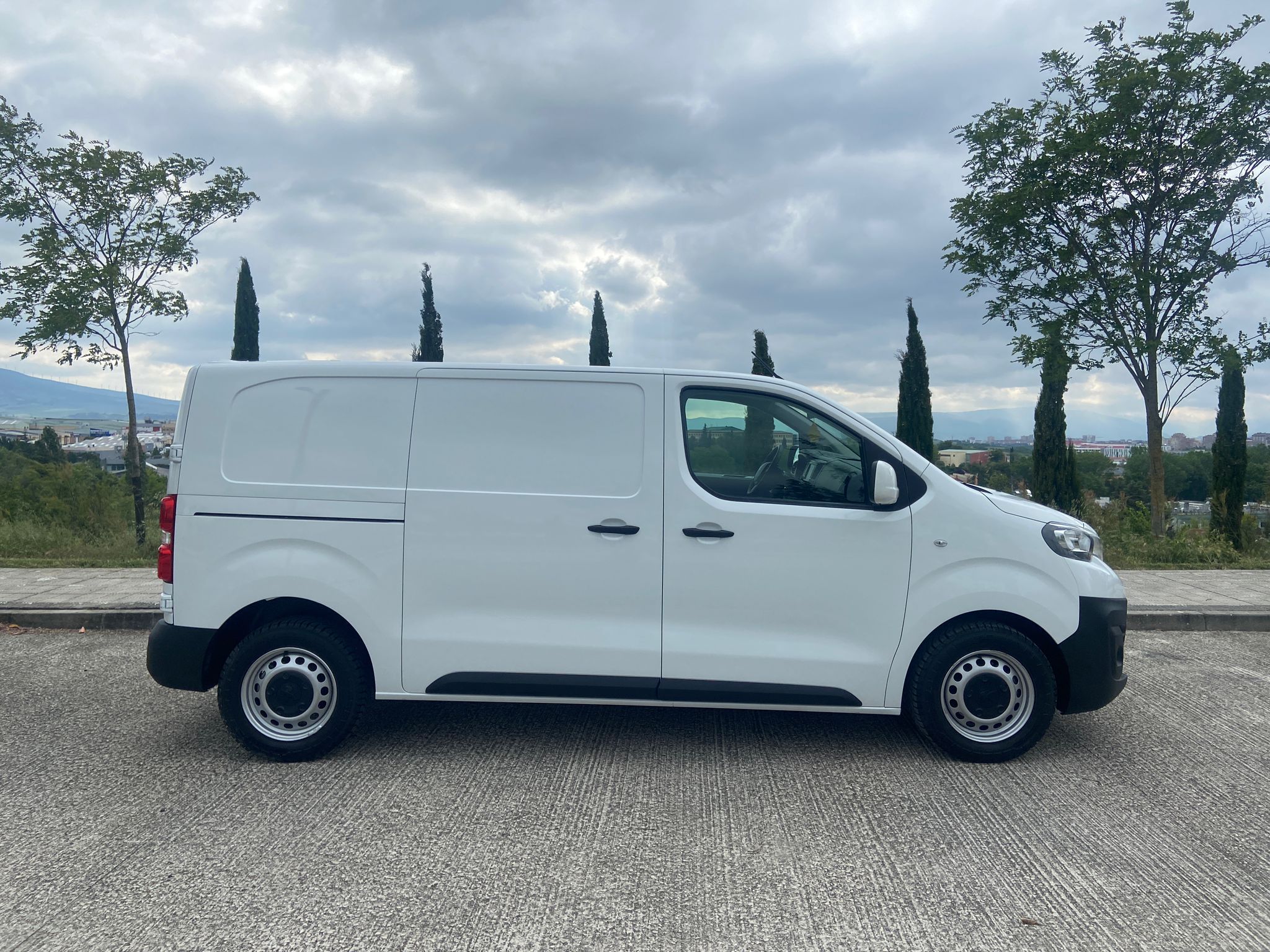 PEUGEOT EXPERT FG STD 2.0BlueHDi 120CV S&S Premium +NAVI (doble puerta lateral)