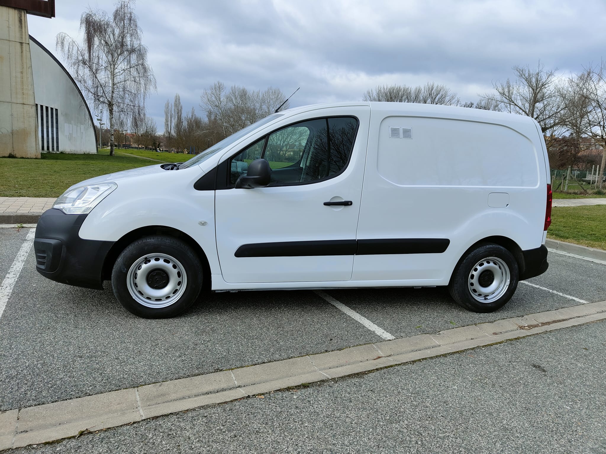 CITROEN BERLINGO M 1.6BlueHDI 100 CV 3 asientos Pta Lateral (con doble airbag)+NAVI