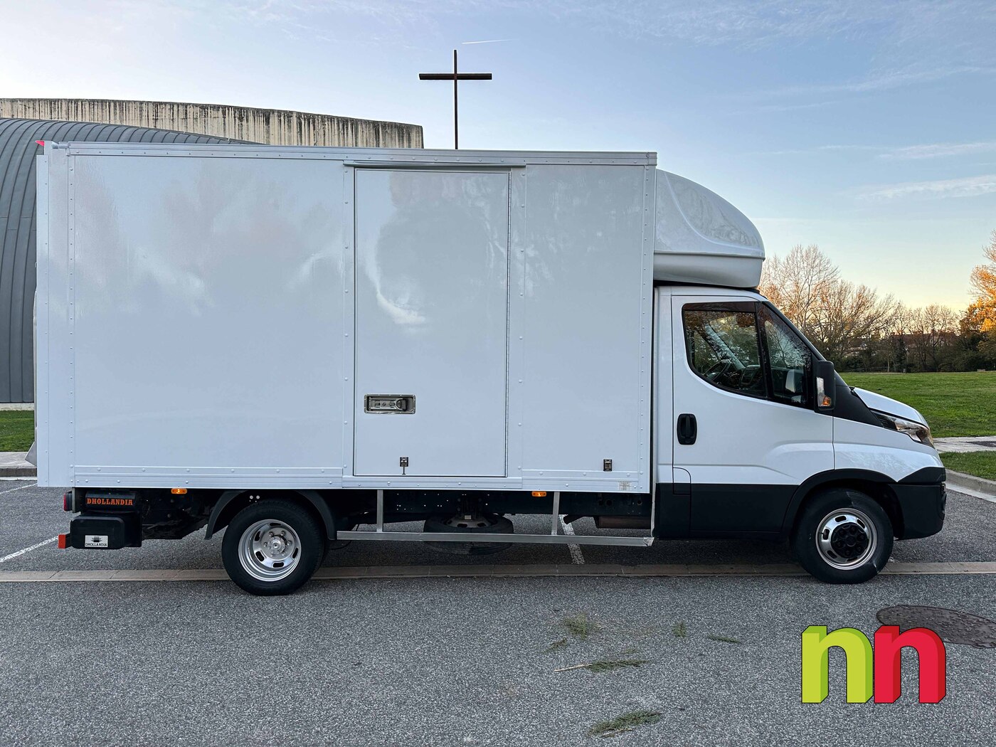 IVECO CARROZADA PLATAFORMA 2.3 155CV DOBLE RUEDA Y PUERTA LATERAL