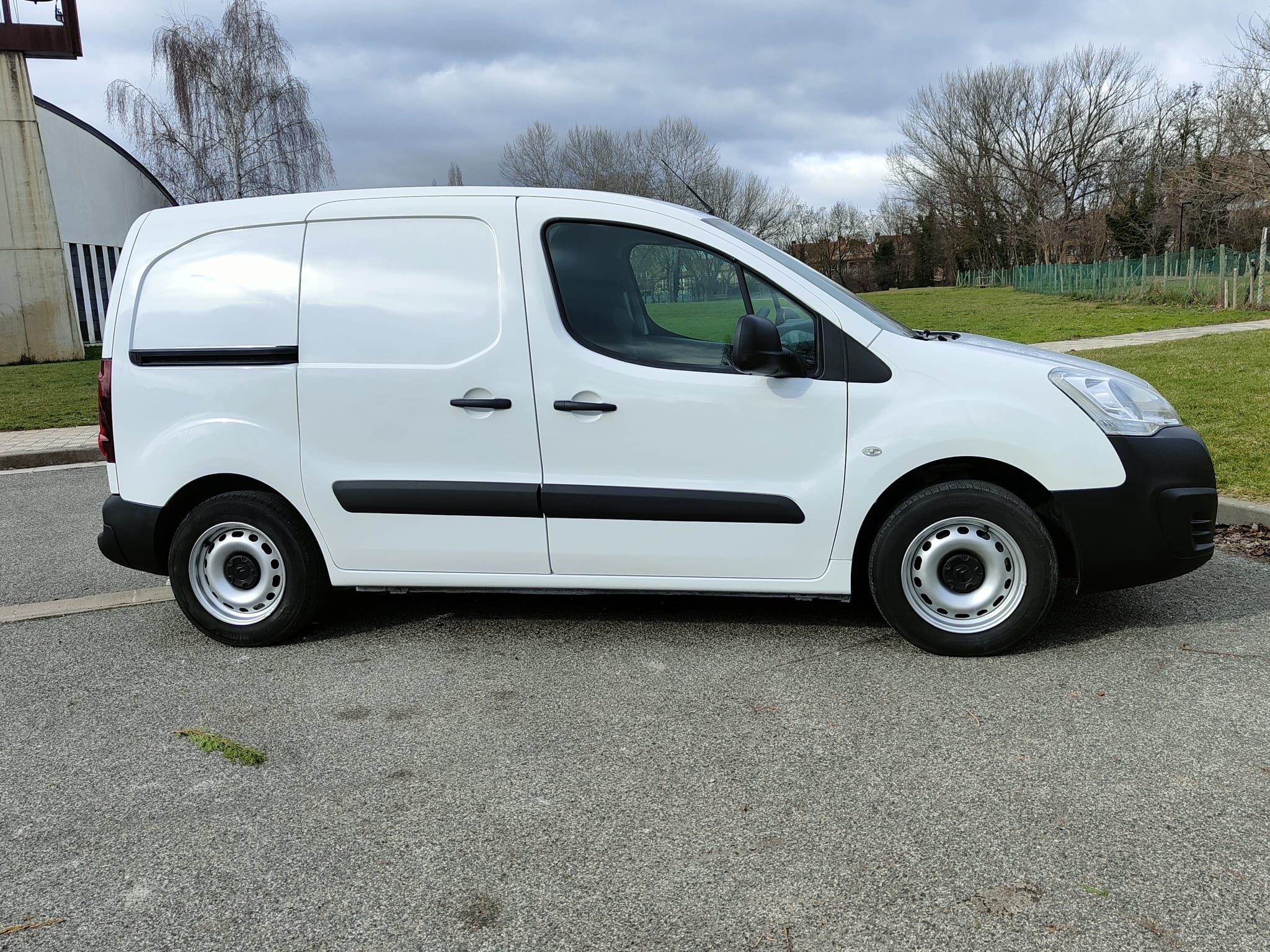 CITROEN BERLINGO M 1.6BlueHDI 100 CV 3 asientos Pta Lateral (con doble airbag)+NAVI