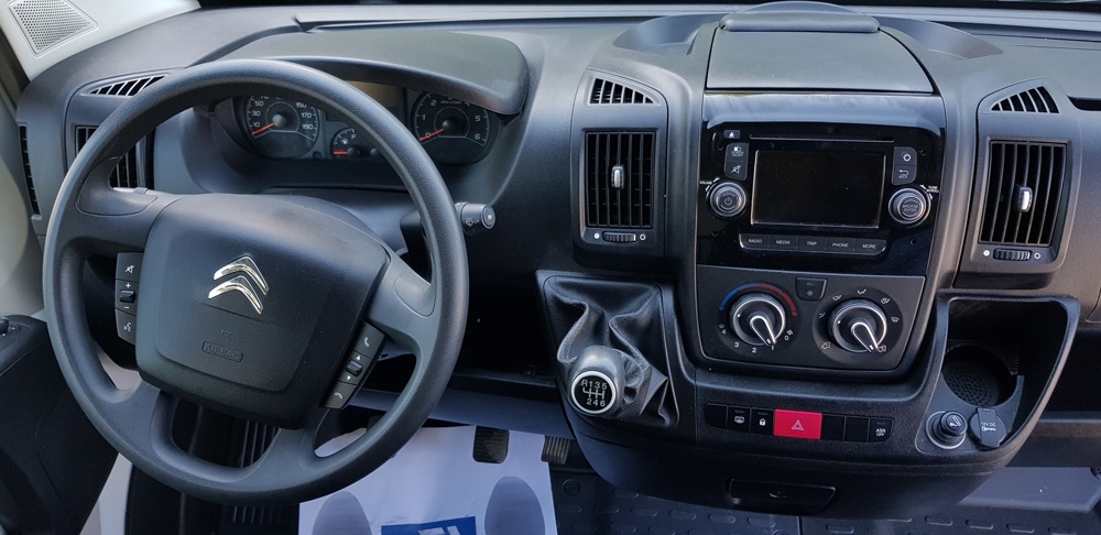 CITROEN JUMPER 4-40 CARROZADA CON PLATAFORMA Y PUERTA LATERAL 2.2HDi 130CV carga útil aprox. 1200-1300kg