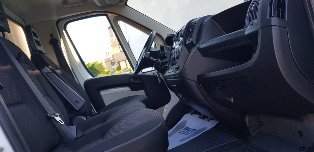 CITROEN JUMPER 4-40 CARROZADA CON PLATAFORMA Y PUERTA LATERAL 2.2HDi 130CV carga útil aprox. 1200-1300kg