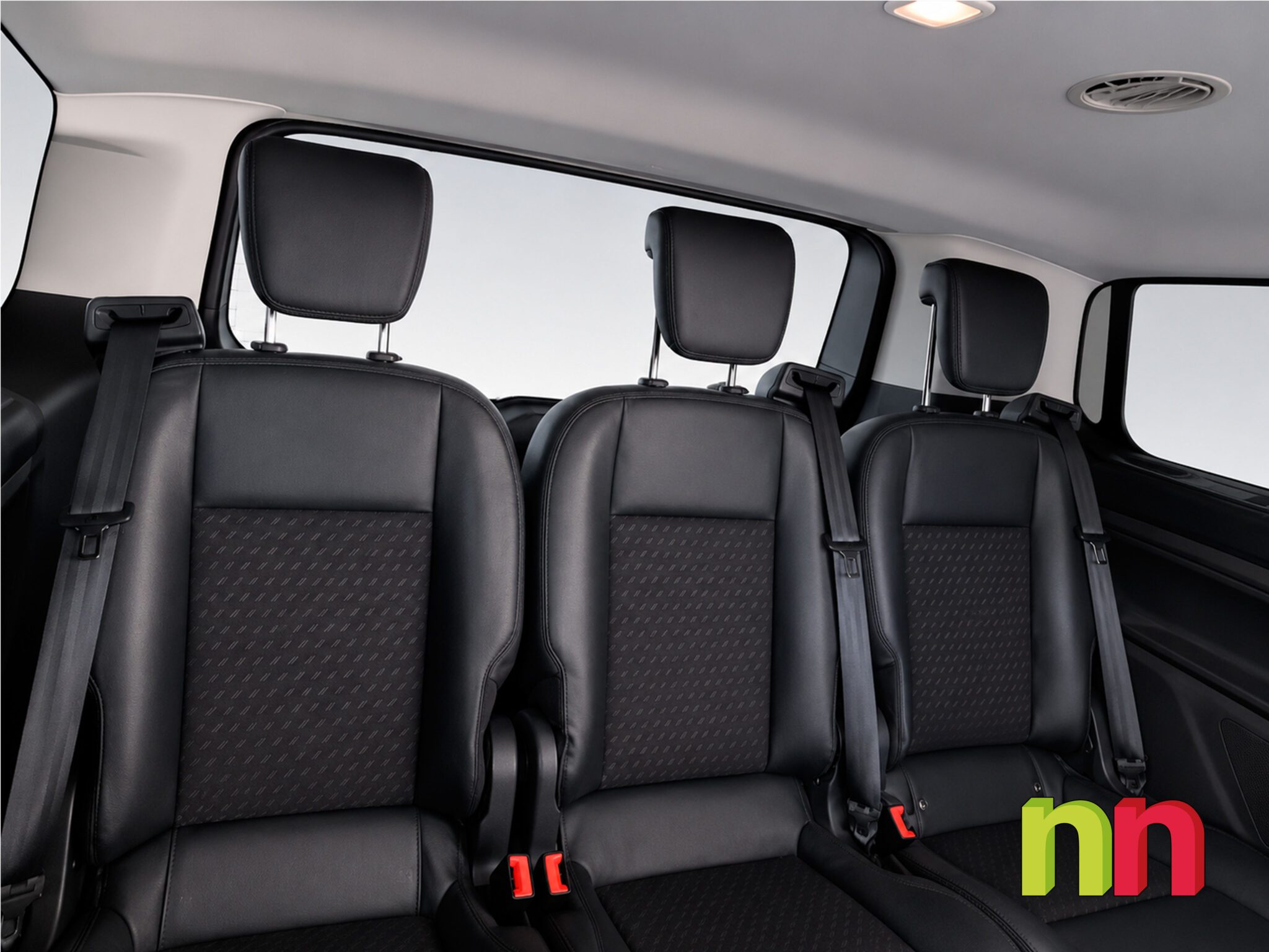 FORD TRANSIT CUSTOM COMBI 8 L1H1 AUTO 2.0ECOBLUE 170CV + NAVI + DOBLE PUERTA LATERAL