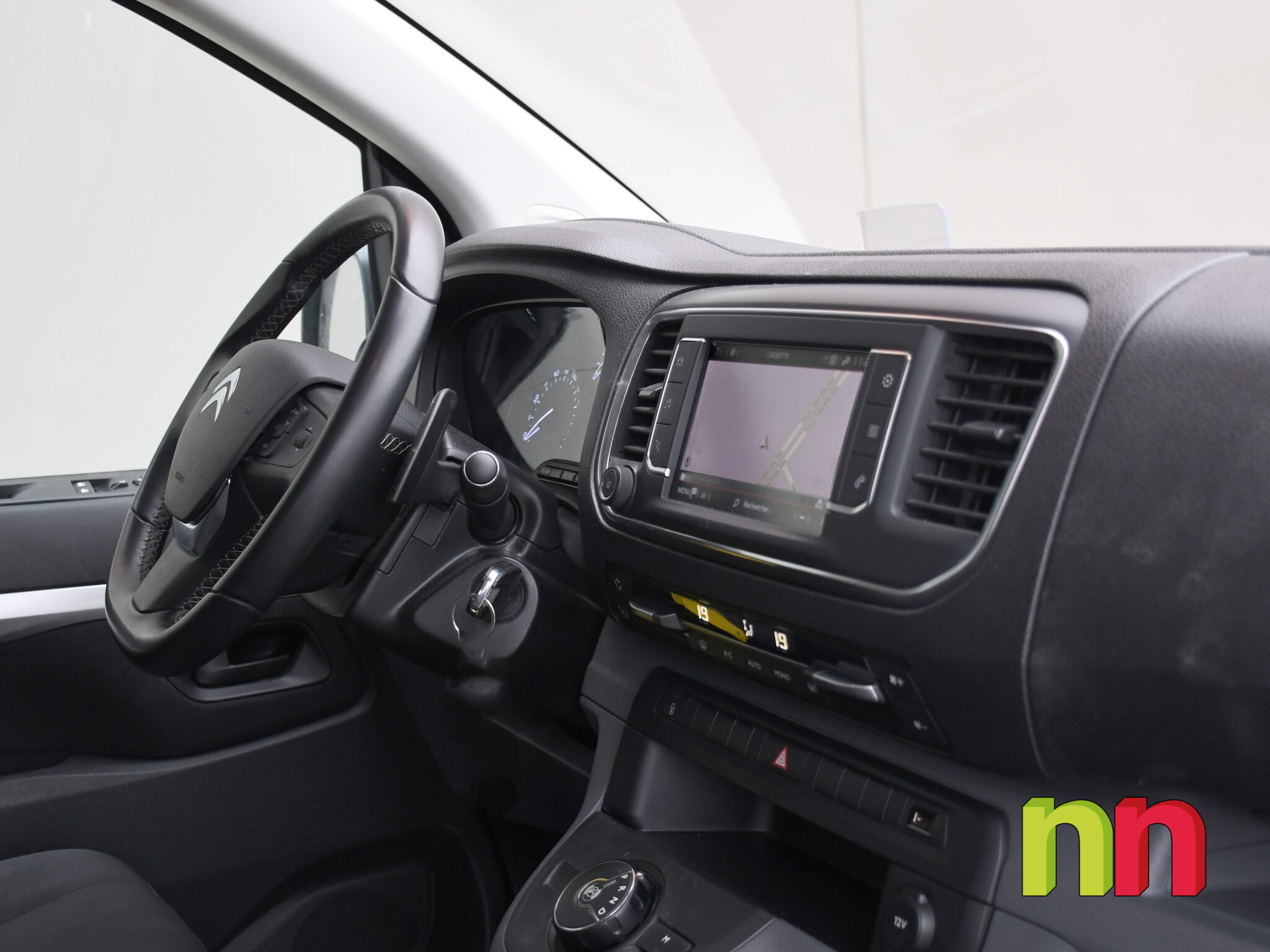 CITROEN jumpy 3 Combi 6 Talla M  AUTO 2.0BlueHDI180cv + NAVI + DOBLE PUERTA LATERAL