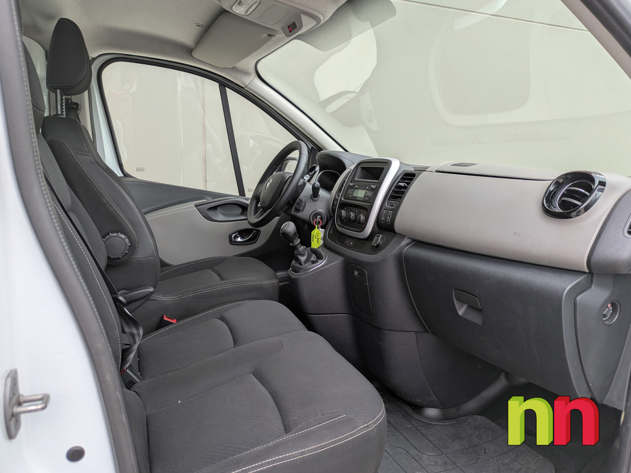RENAULT Trafic Combi 9 L1H1 1.6DCi 120cv + PORTON TRASERO