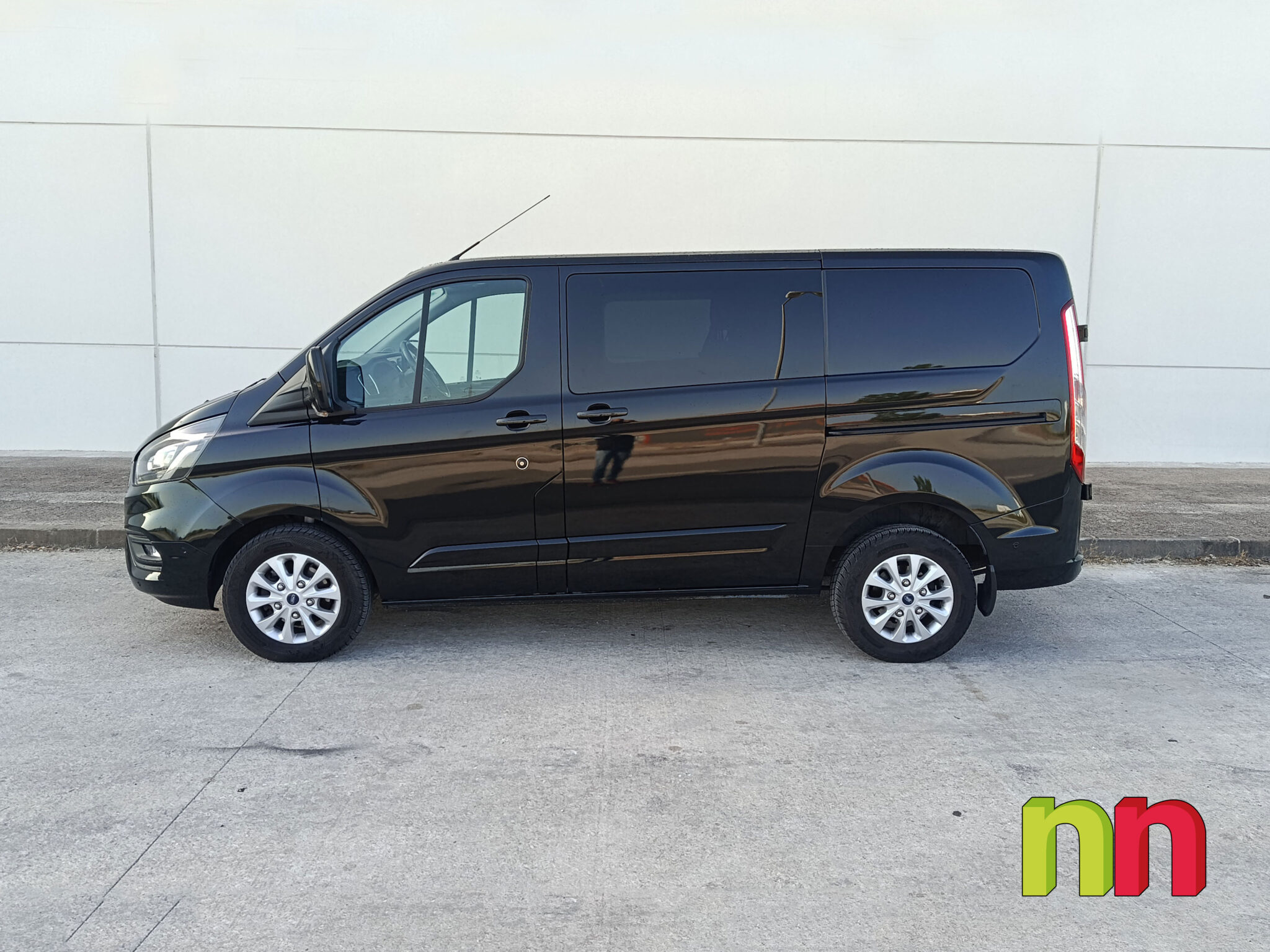 FORD TRANSIT CUSTOM COMBI 6 L1H1 N1 2.0ECOBLUE 170CV AUTO + NAVI + DOBLE PUERTA LATERAL
