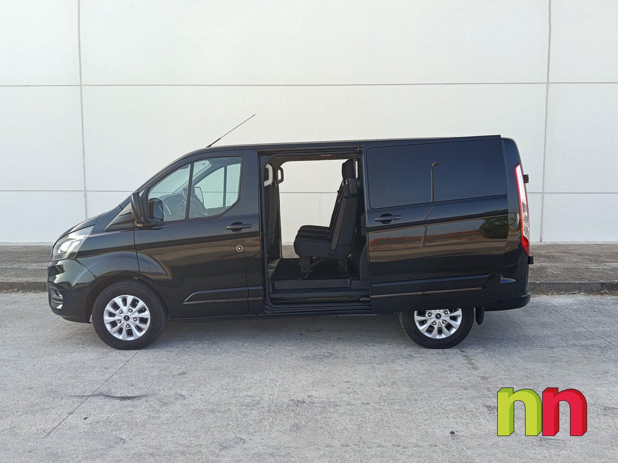 FORD TRANSIT CUSTOM COMBI 6 L1H1 N1 2.0ECOBLUE 170CV AUTO + NAVI + DOBLE PUERTA LATERAL