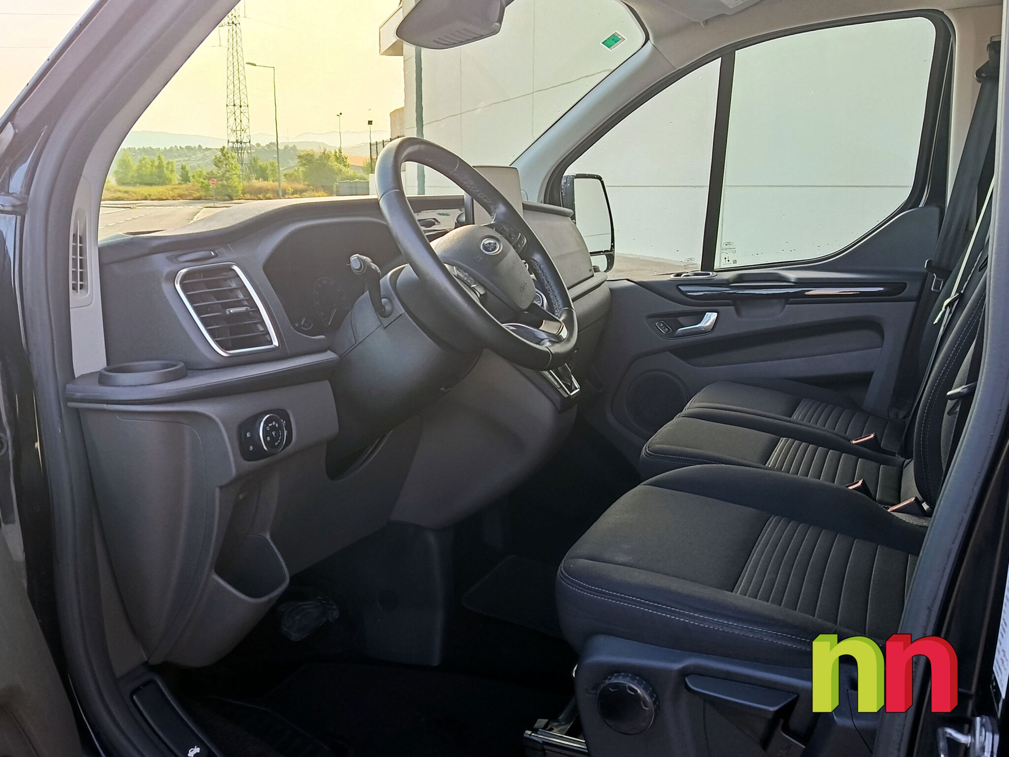 FORD TRANSIT CUSTOM COMBI 6 L1H1 N1 2.0ECOBLUE 170CV AUTO + NAVI + DOBLE PUERTA LATERAL