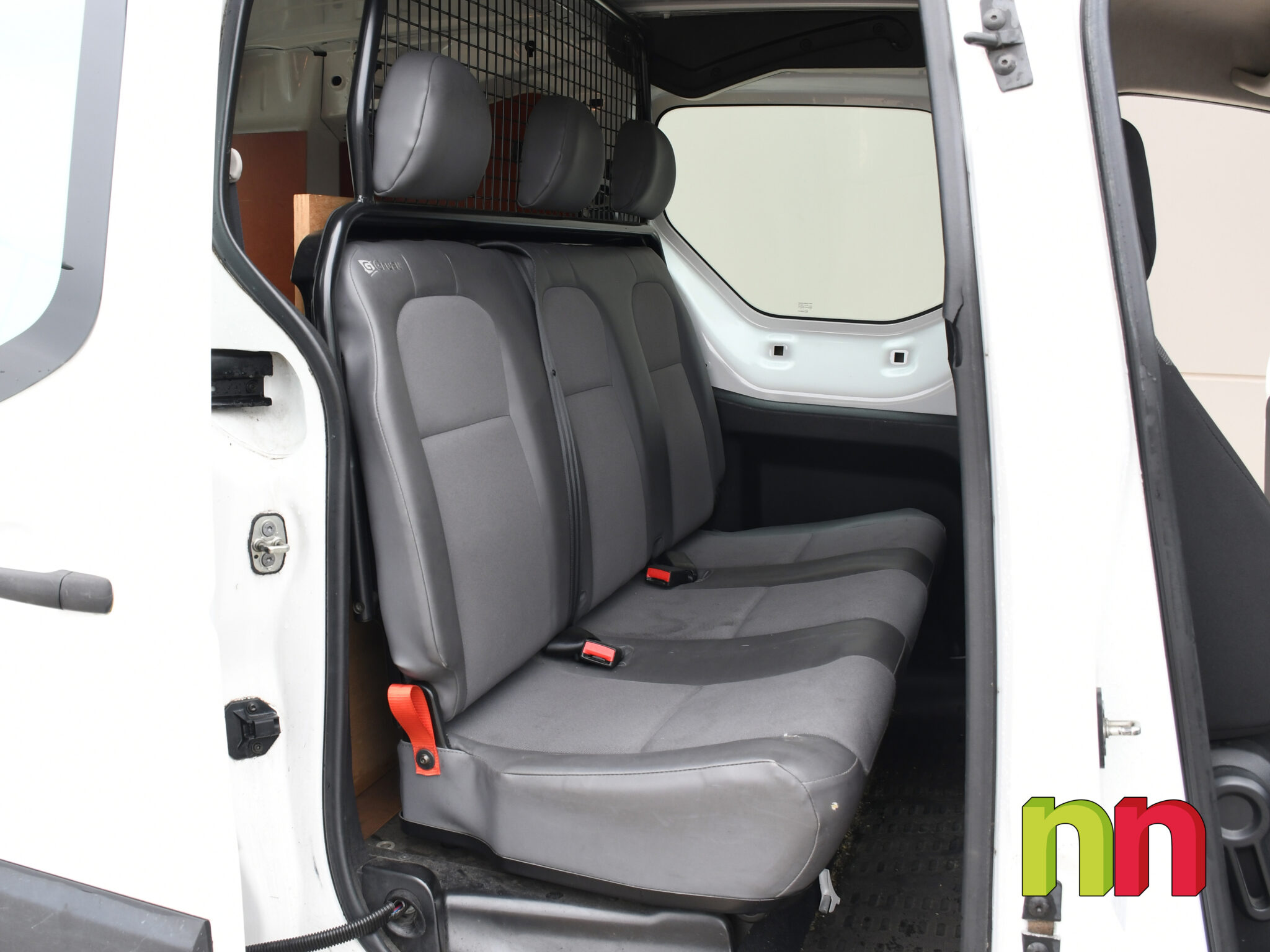 PEUGEOT Partner Combi 5 Long1.6 BlueHDI 100cv + ASIENTOS ABATIBLES