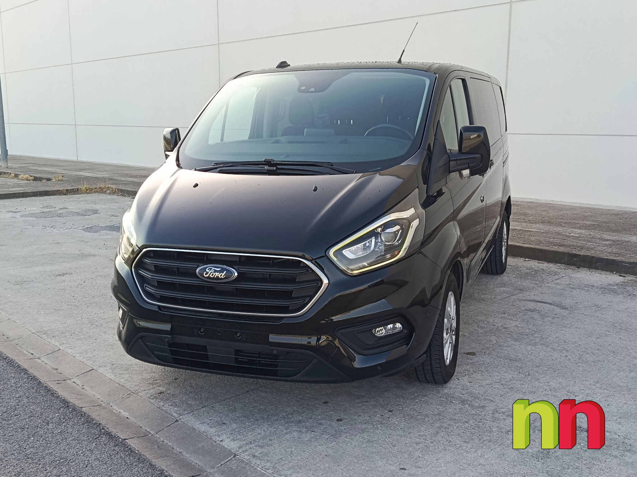 FORD TRANSIT CUSTOM COMBI 6 L1H1 N1 2.0ECOBLUE 170CV AUTO + NAVI + DOBLE PUERTA LATERAL