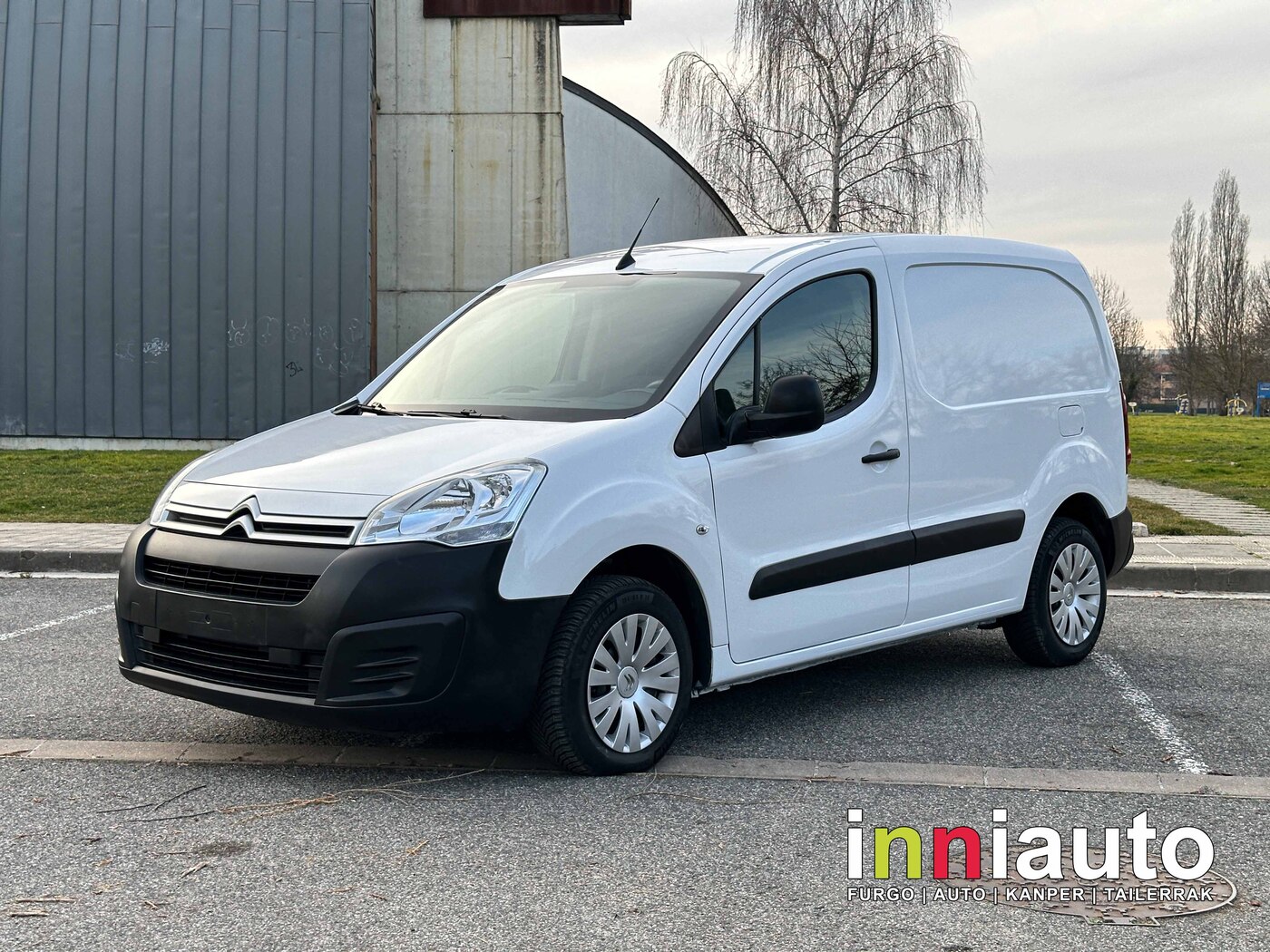 CITROEN Berlingo Talla M 3 Plazas AUTO 1.6BlueHDI 100cv + NAVI