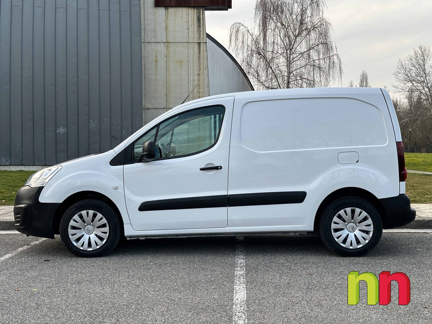 CITROEN Berlingo Talla M 3 Plazas AUTO 1.6BlueHDI 100cv + NAVI