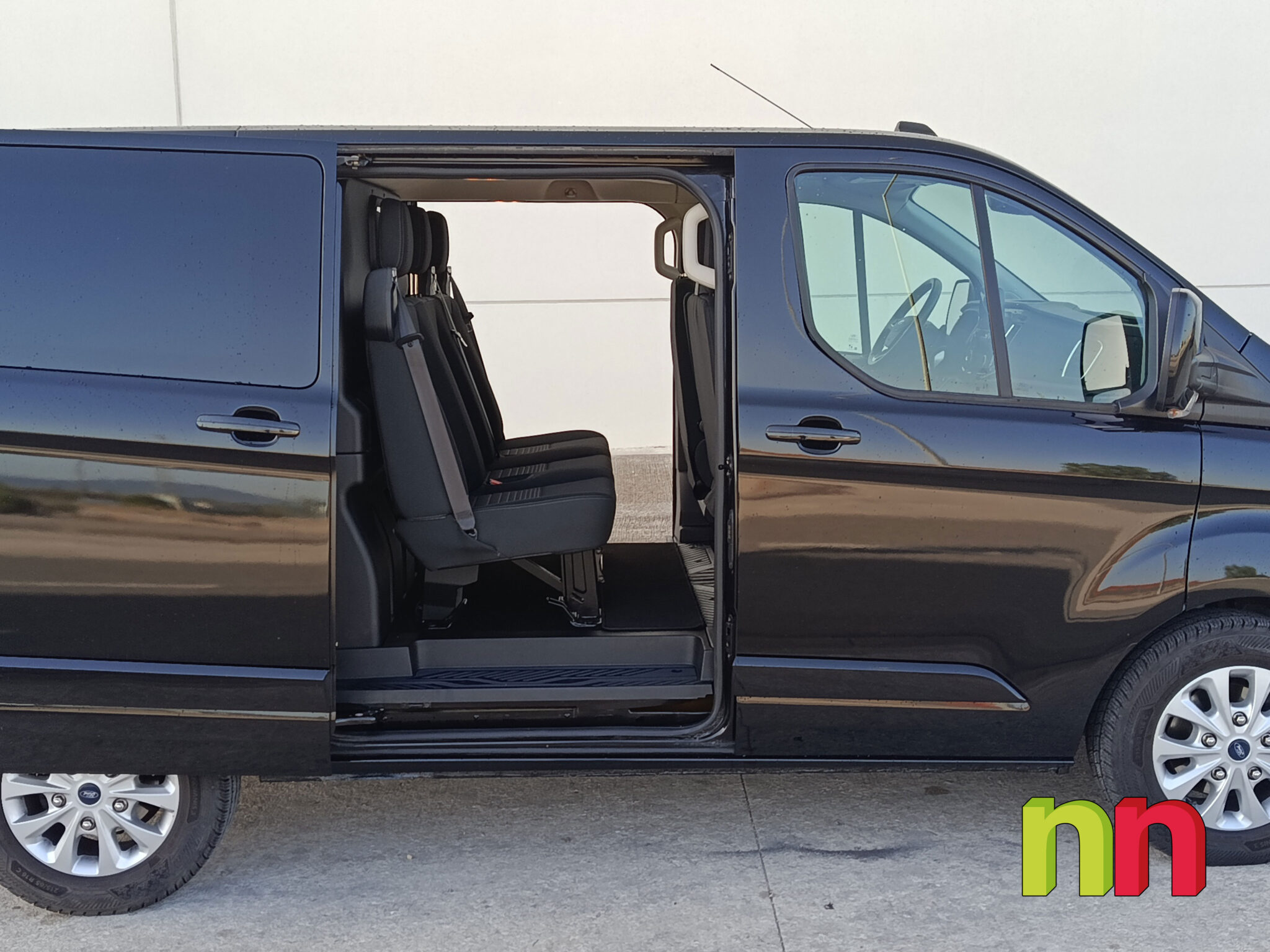 FORD TRANSIT CUSTOM COMBI 6 L1H1 N1 2.0ECOBLUE 170CV AUTO + NAVI + DOBLE PUERTA LATERAL