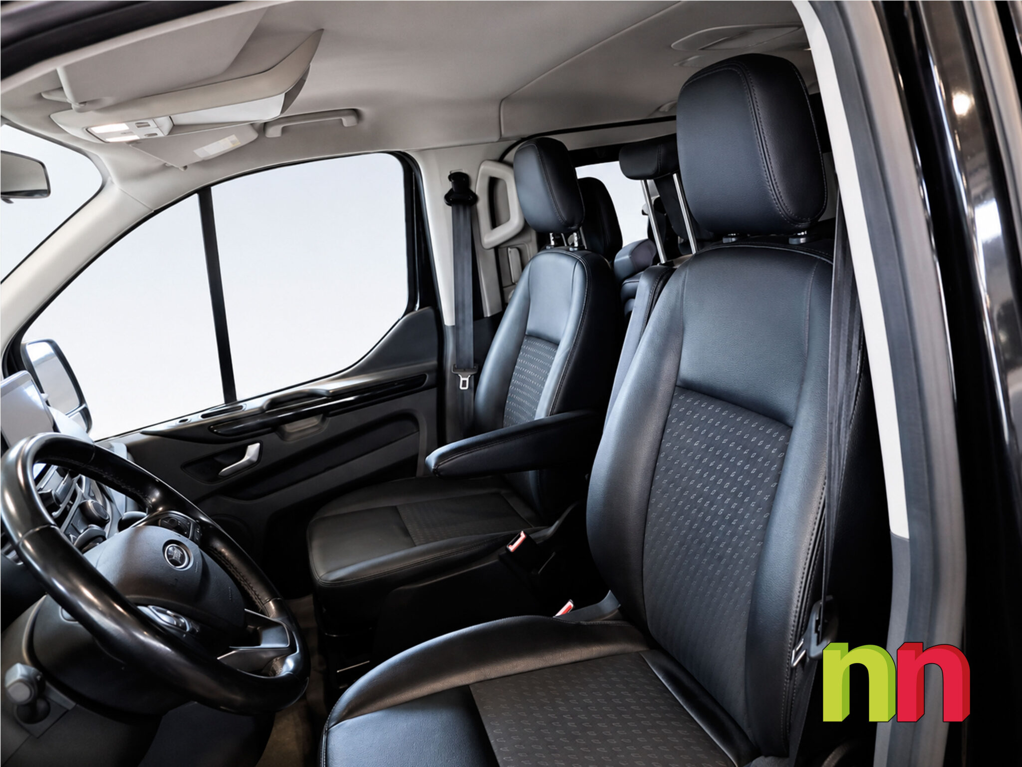FORD TRANSIT CUSTOM COMBI 8 L1H1 AUTO 2.0ECOBLUE 170CV + NAVI + DOBLE PUERTA LATERAL