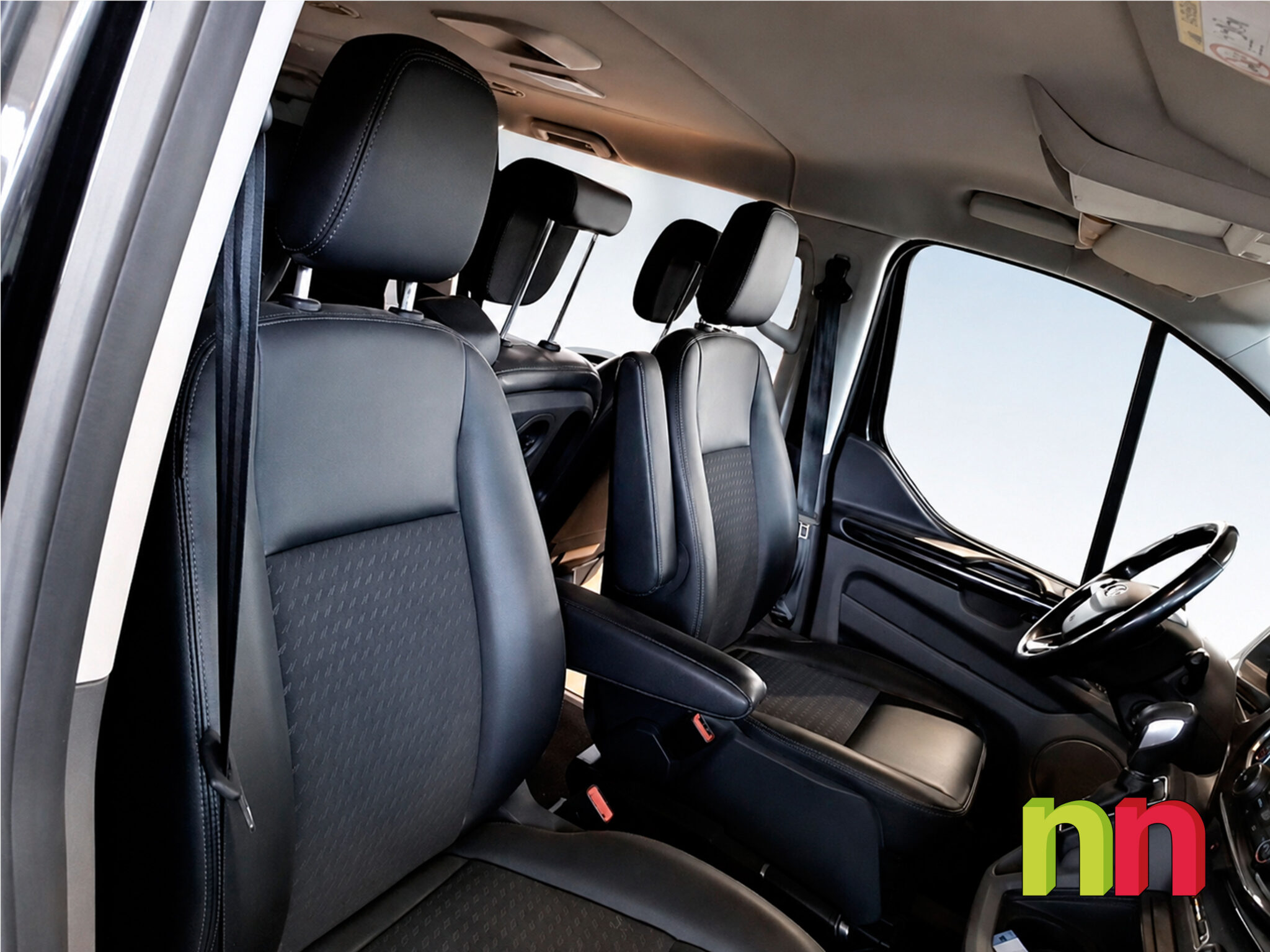 FORD TRANSIT CUSTOM COMBI 8 L1H1 AUTO 2.0ECOBLUE 170CV + NAVI + DOBLE PUERTA LATERAL